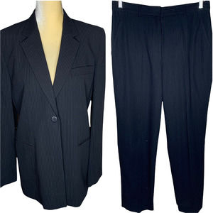 DKNY Essentials Classic 2 Pc Suit Set Blazer Dress Pants Size 8 Wool EUC B5-14